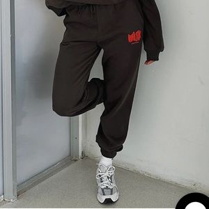 NWT White Fox Boutique Archive 6.0 Sweatpants Lava size Medium